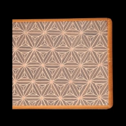 Himitsu-Bako: 5 Sun 9 Steps + 1 Kuro-asa – Close-up view of the stripes on one side of the box