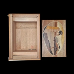 Himitsu-Bako: 5 Sun 21 Steps Maiko at Mount Fuji & Inu – View of the open box and the red Yamanaka stamp