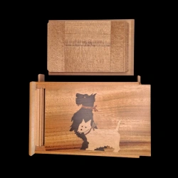 Himitsu-Bako: 5 Sun 21 Steps Maiko at Mount Fuji & Inu – View of the open box and the Scottish Terriers’ side