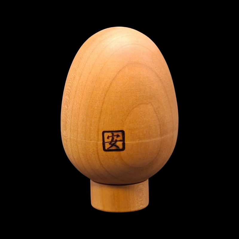 Karakuri Box : L'Œuf - Vue de face avec signature - Créateur : Akio Kamei